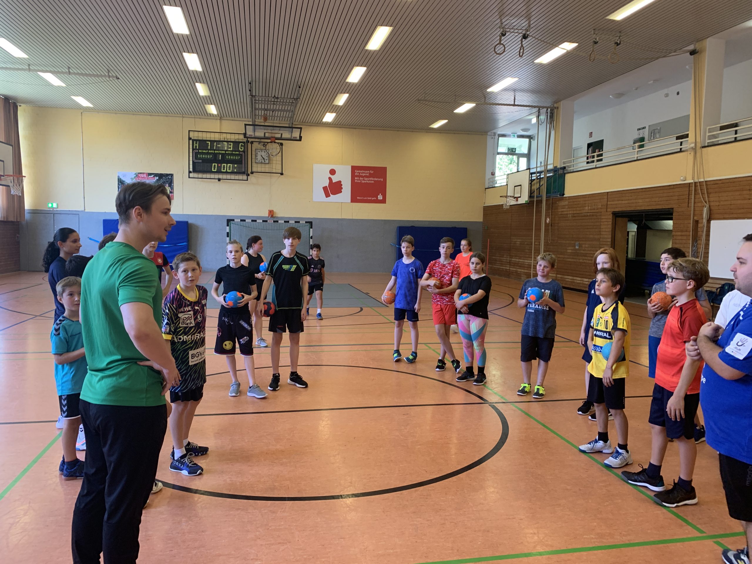 Teamgeist und Fairplay in der Handball AG am THG